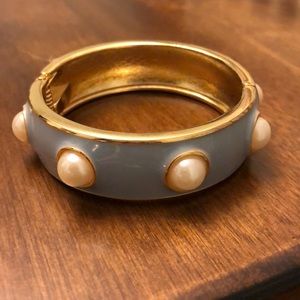 Blue and pearl snap bracelet